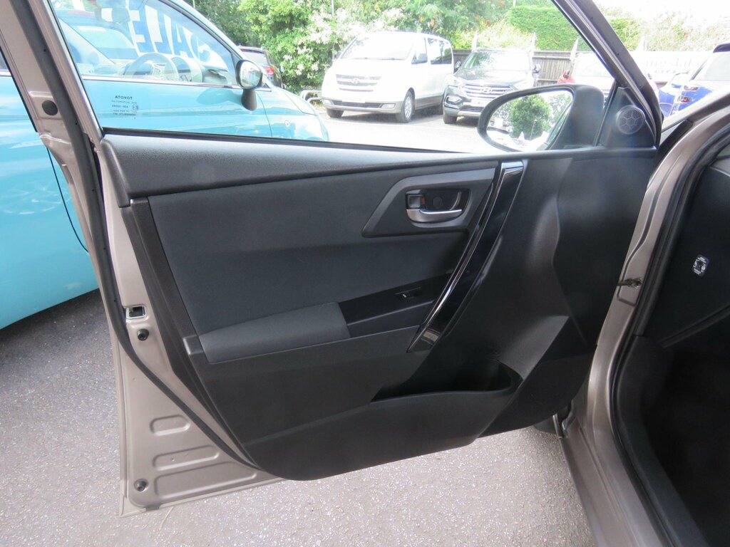 Toyota Auris 2016 16 1.8 Blue #11