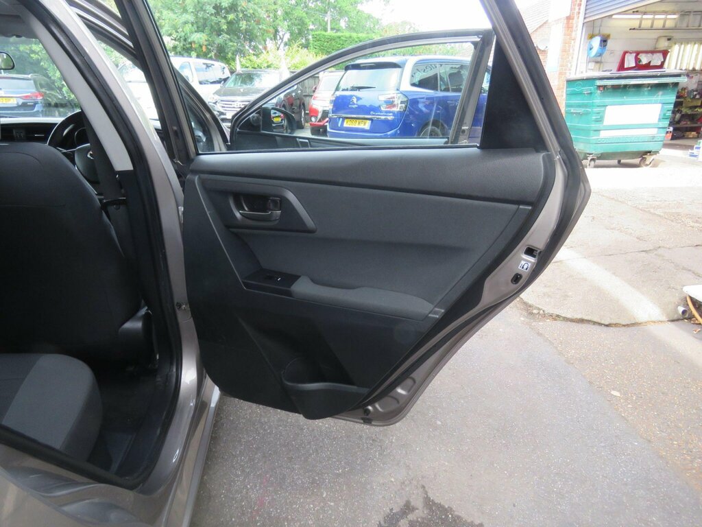 Toyota Auris 2016 16 1.8 Blue #27