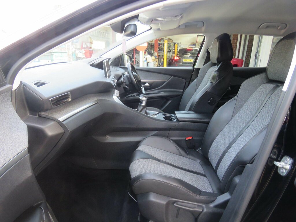 Peugeot 3008 2018 18 1.6 Black #28