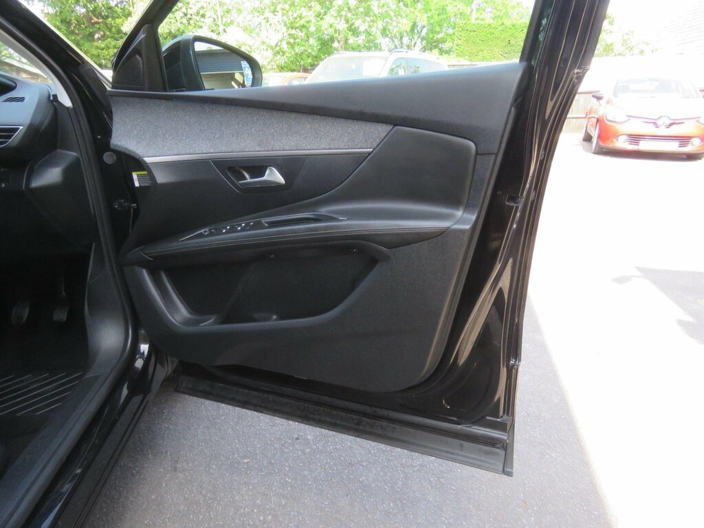 Peugeot 3008 2018 18 1.6 Black #19
