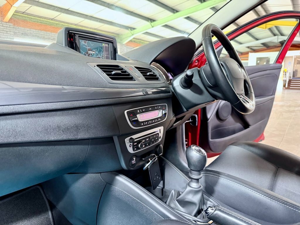 Renault Megane Hatchback 1.5 Dci Dynamique Nav Euro 6 Ss Black #57
