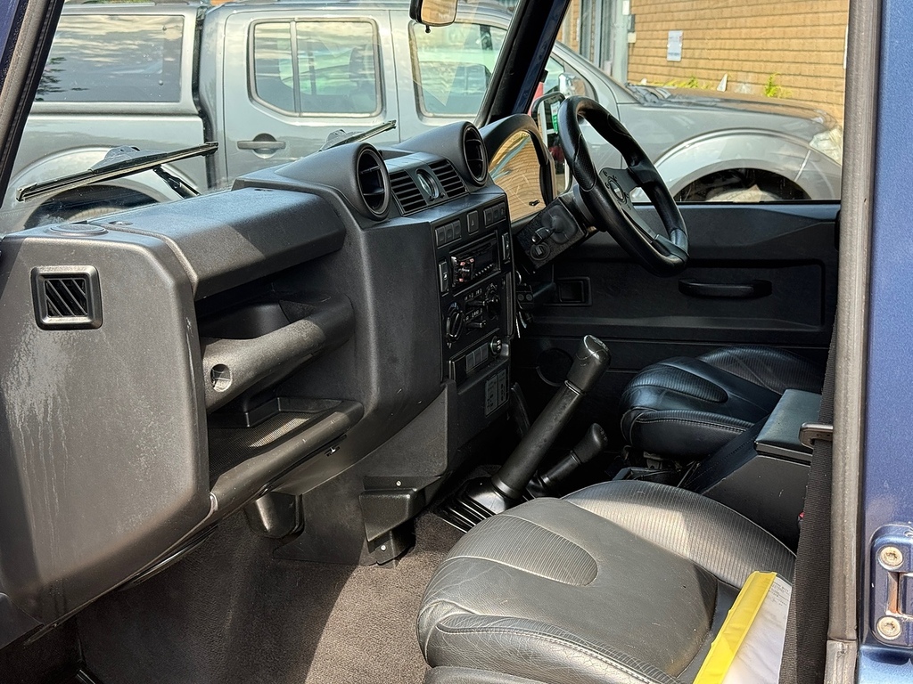 Land Rover Defender 110 2.4 Tdci Pickup Red #30
