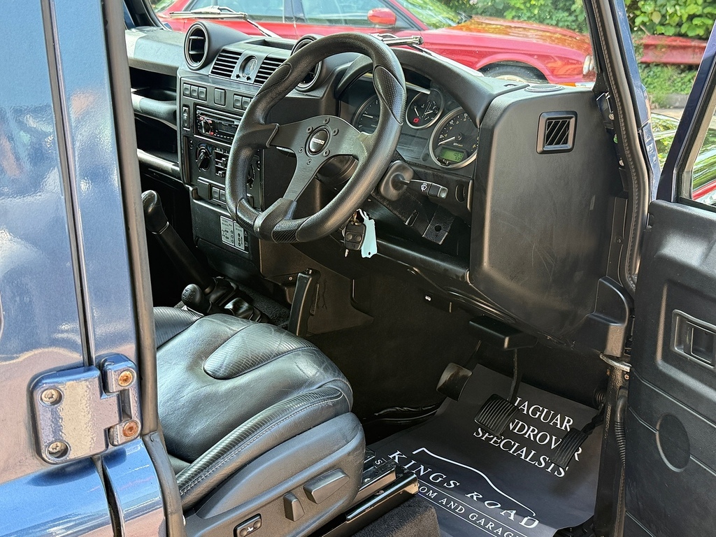 Land Rover Defender 110 2.4 Tdci Pickup Red #22