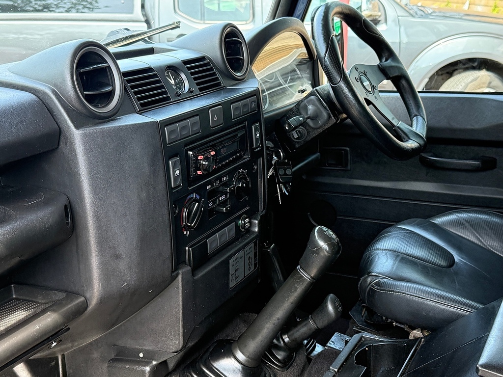 Land Rover Defender 110 2.4 Tdci Pickup Red #32