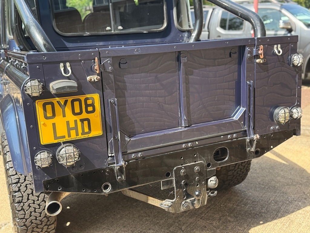 Land Rover Defender 110 2.4 Tdci Pickup Red #11