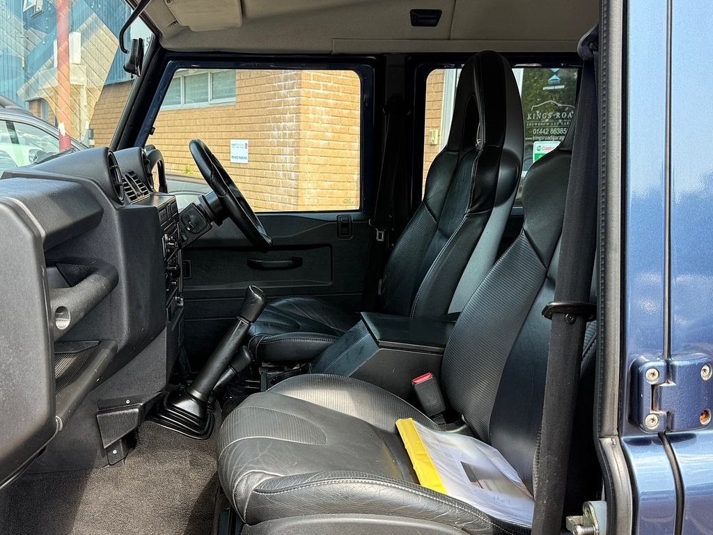 Land Rover Defender 110 2.4 Tdci Pickup Red #33