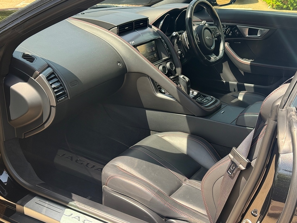 Jaguar F-Type Jaguar Coupe 5.0 Supercharged V8 R White #29