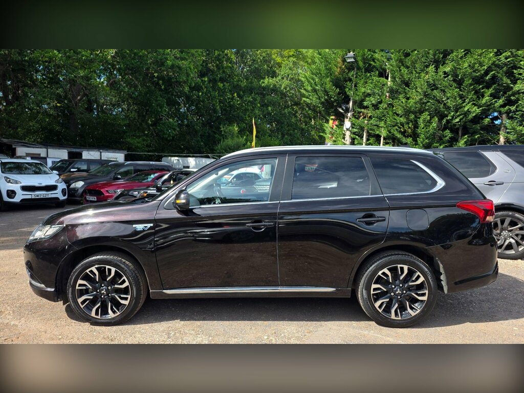 Mitsubishi Outlander 2.0H 12Kwh 4Hs Cvt 4Wd Euro 6 Ss MK67LMV Black #2