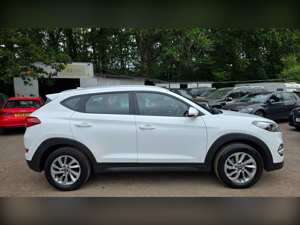 Hyundai Tucson 1.7 Crdi Blue Drive Se Euro 6 Ss SP66YWO White #6