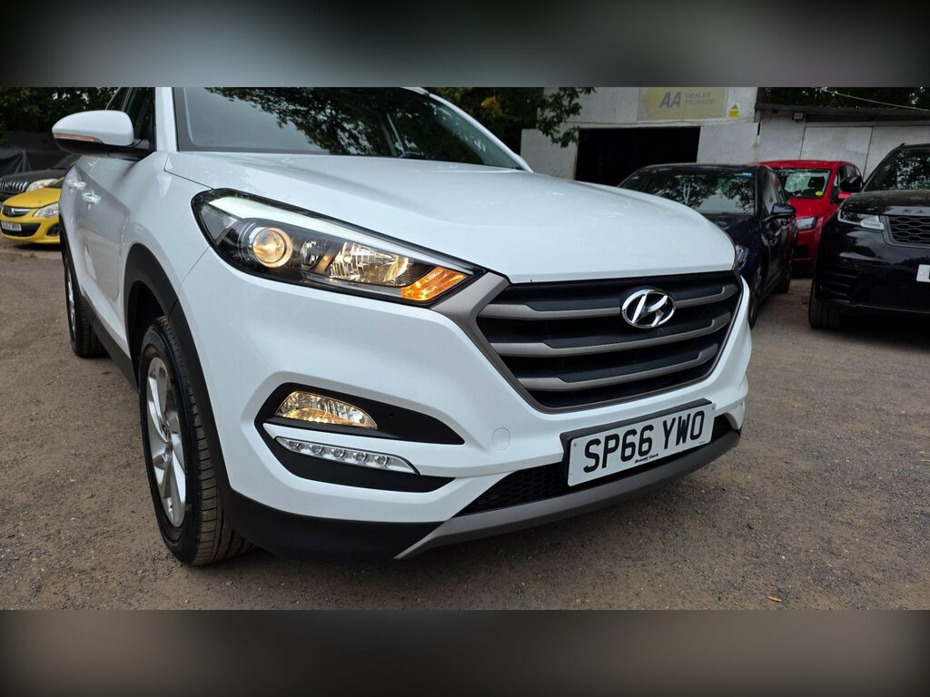 Hyundai Tucson 1.7 Crdi Blue Drive Se Euro 6 Ss SP66YWO White #4