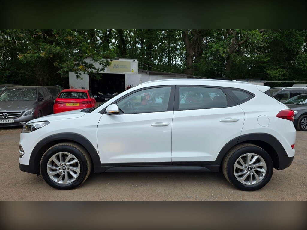 Hyundai Tucson 1.7 Crdi Blue Drive Se Euro 6 Ss SP66YWO White #5
