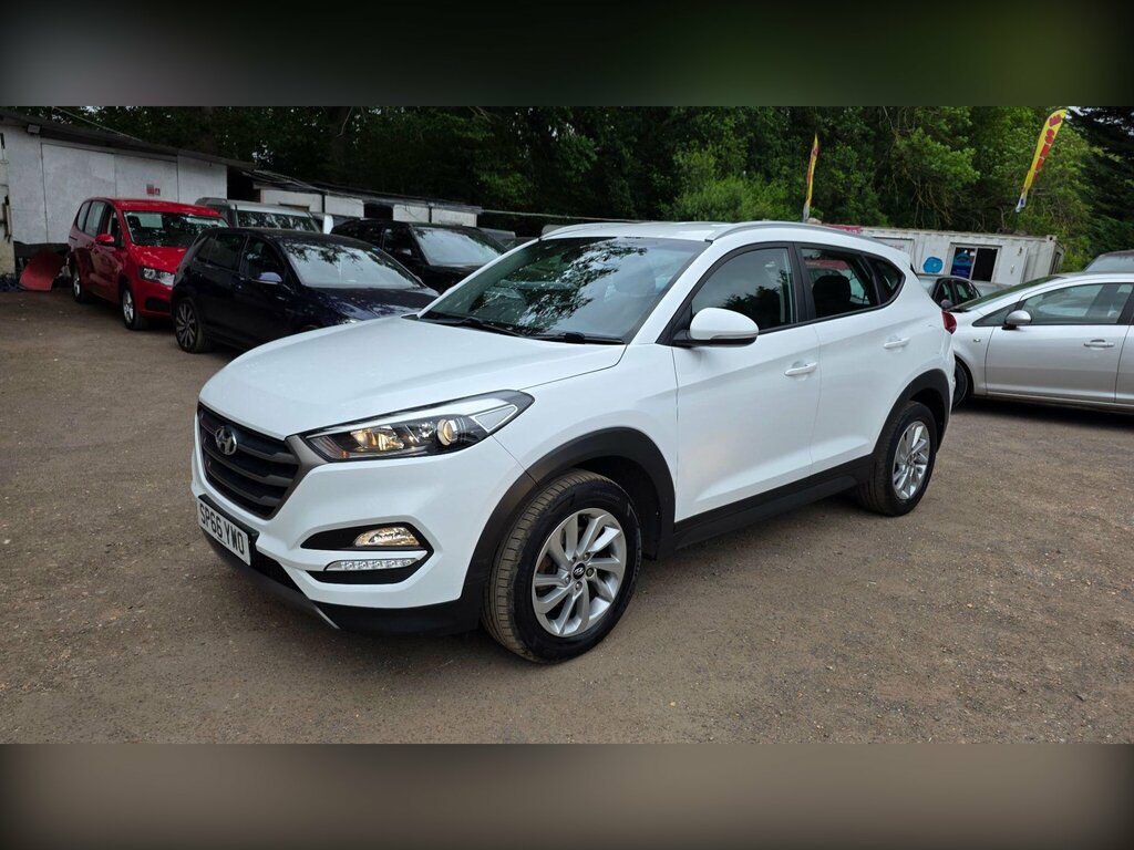 Hyundai Tucson 1.7 Crdi Blue Drive Se Euro 6 Ss SP66YWO White #2