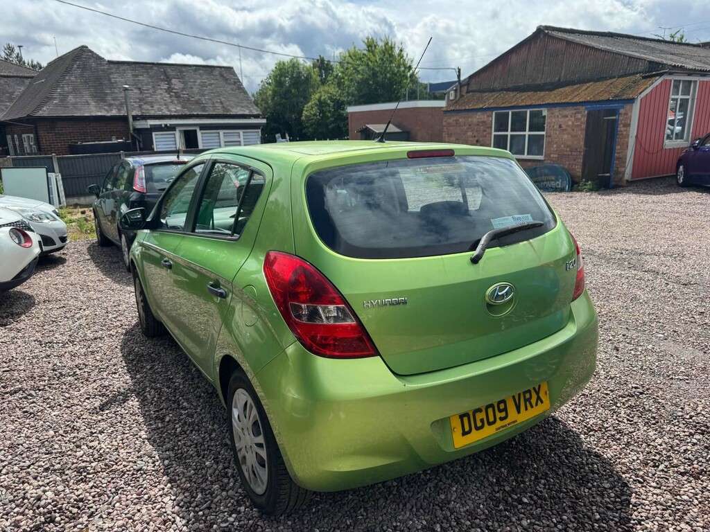 Hyundai I20 Hatchback Green #2