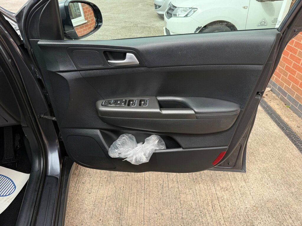 Kia Sportage 2.0 Crdi Gt-line White #29