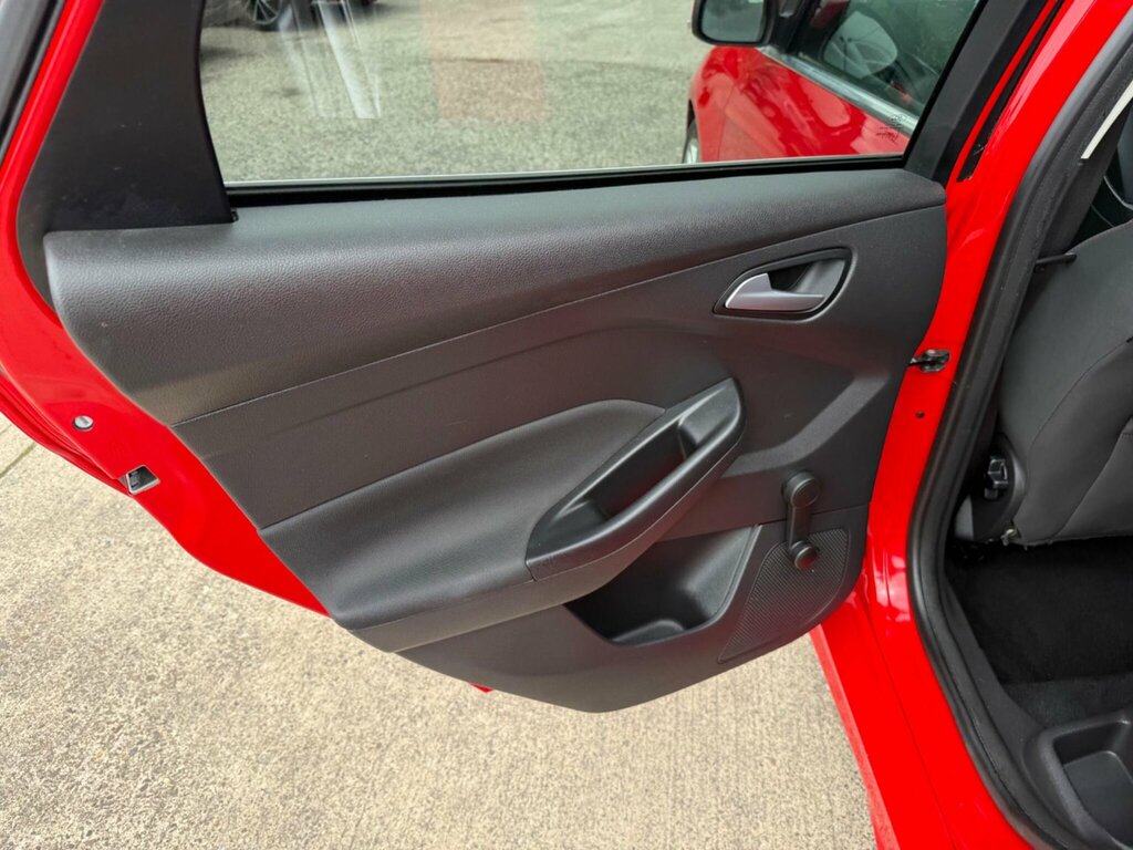 Ford Focus 1.0 Ecoboost Zetec Grey #24