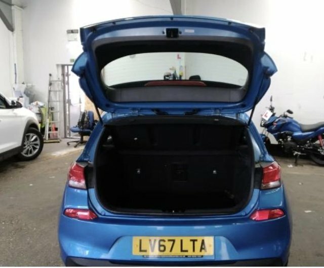 Hyundai I30 Hatchback White #9