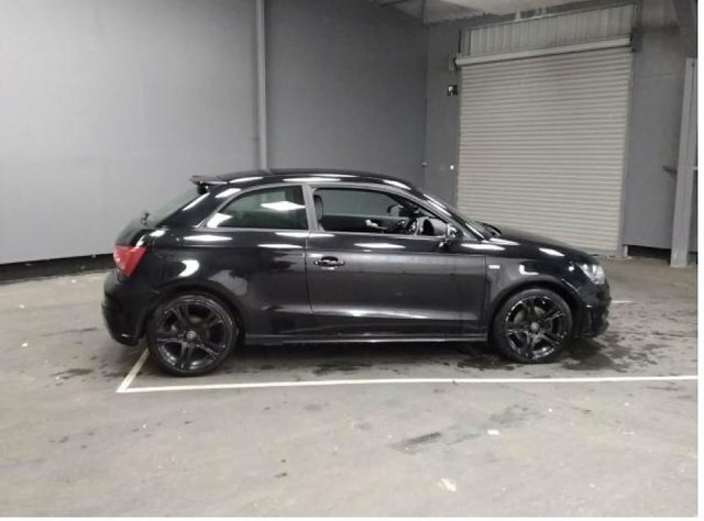 Audi A1 1.6 Tdi Sport Black #3