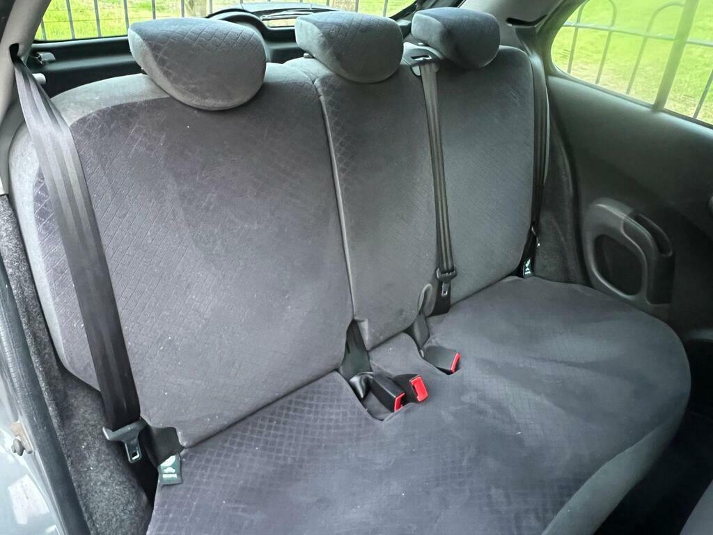 Nissan Micra Hatchback 1.0 E 200303 Red #17