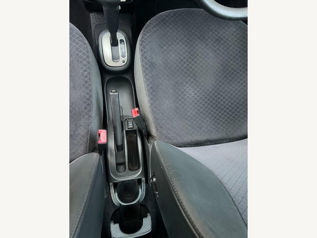 Nissan Micra Hatchback 1.0 E 200303 Red #47