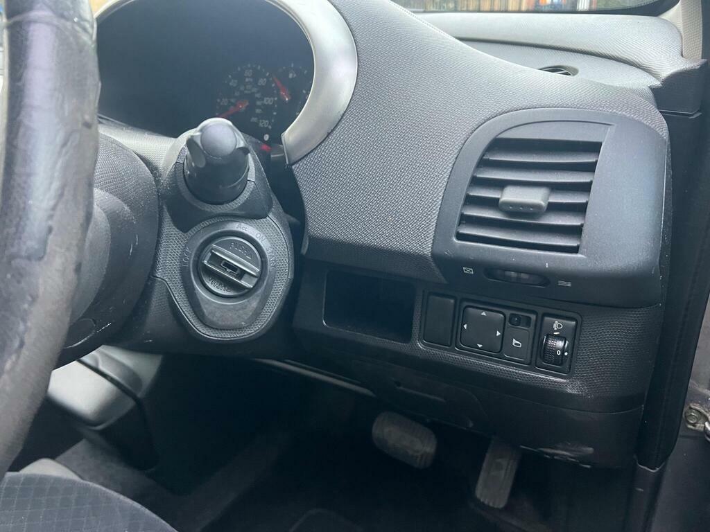 Nissan Micra Hatchback 1.0 E 200303 Red #35