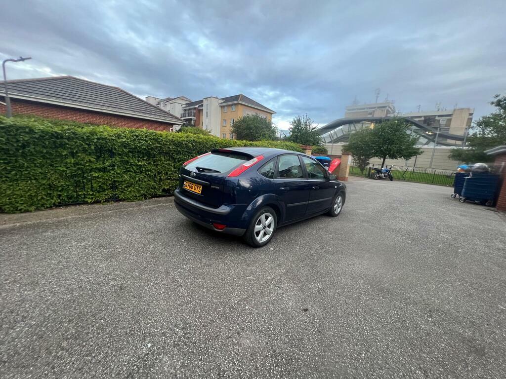 Ford Focus Zetec Climate 16V 5-Door Silver #40
