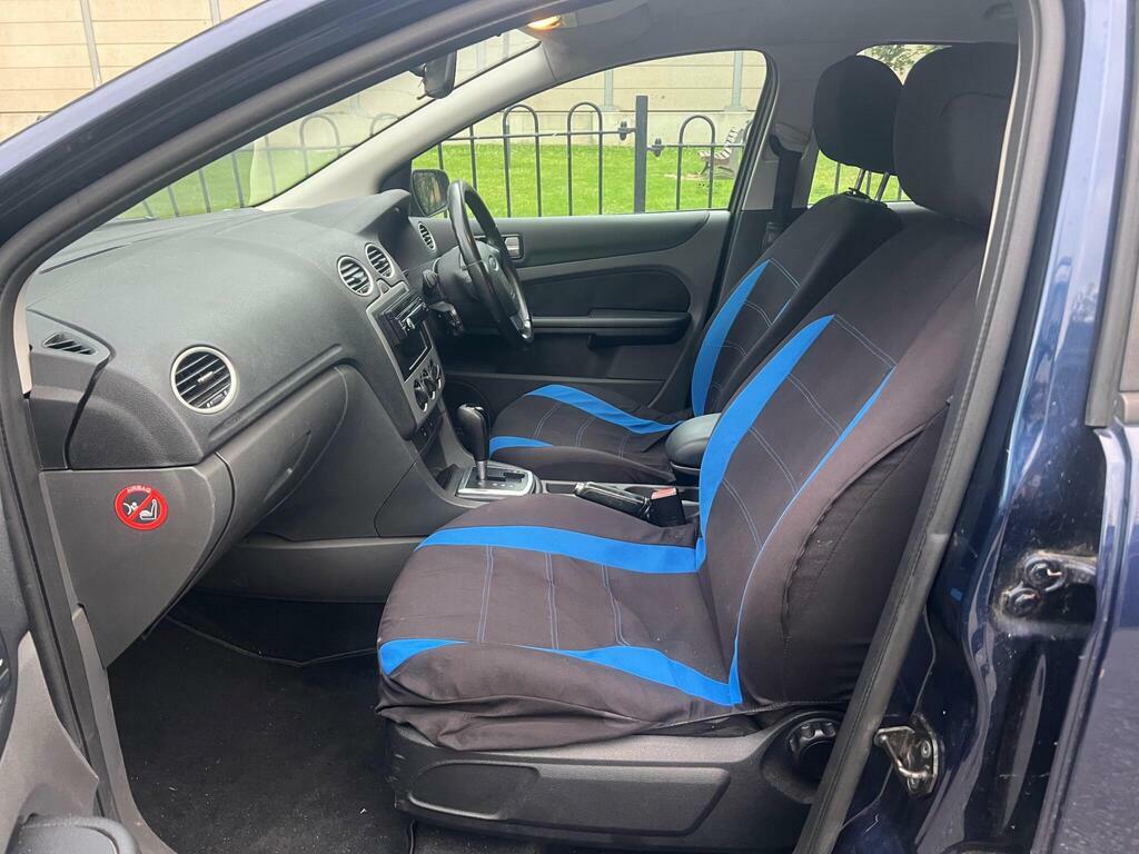 Ford Focus Zetec Climate 16V 5-Door Silver #11