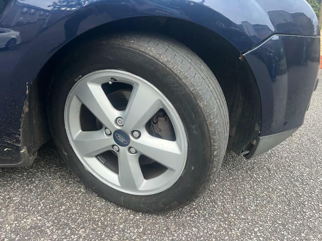 Ford Focus Zetec Climate 16V 5-Door Silver #26