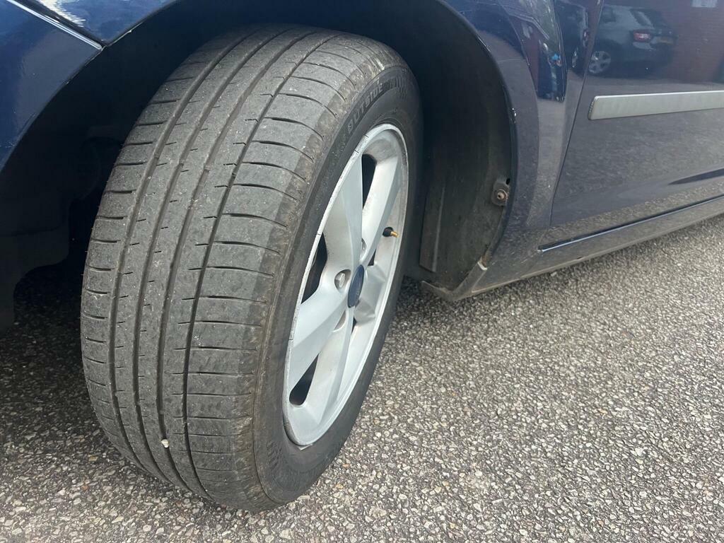 Ford Focus Zetec Climate 16V 5-Door Silver #25