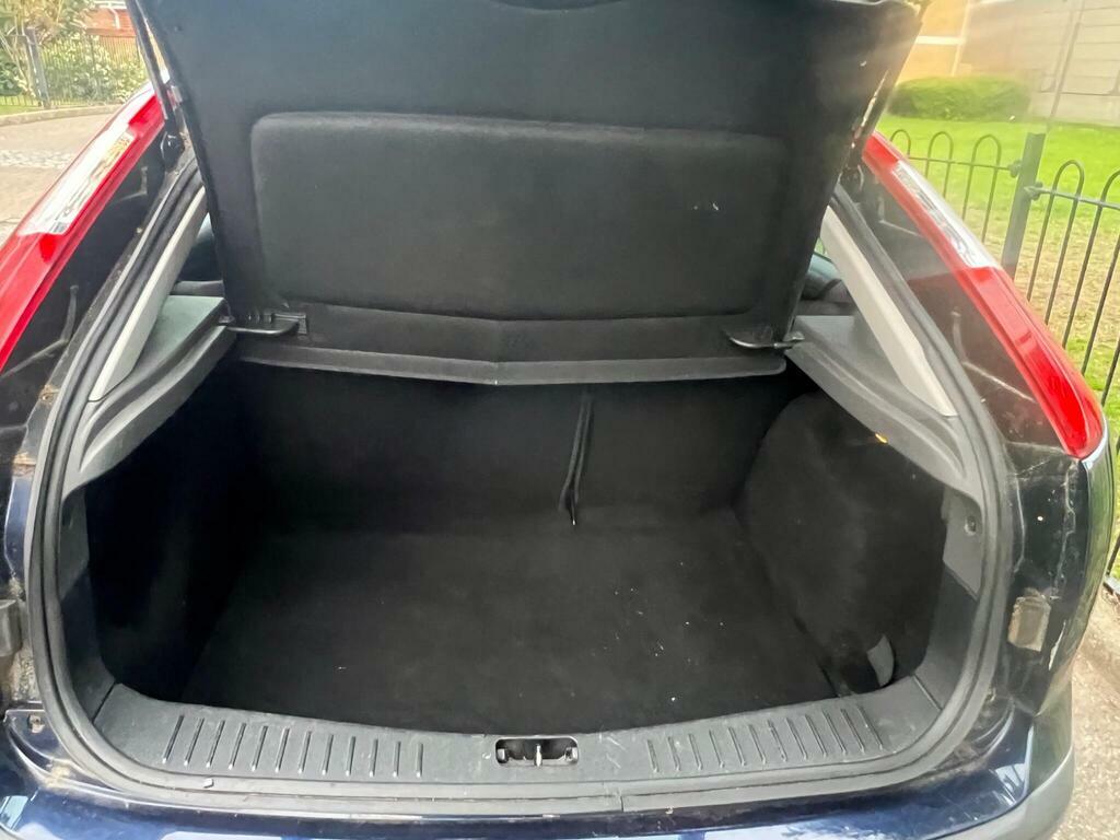 Ford Focus Zetec Climate 16V 5-Door Silver #22