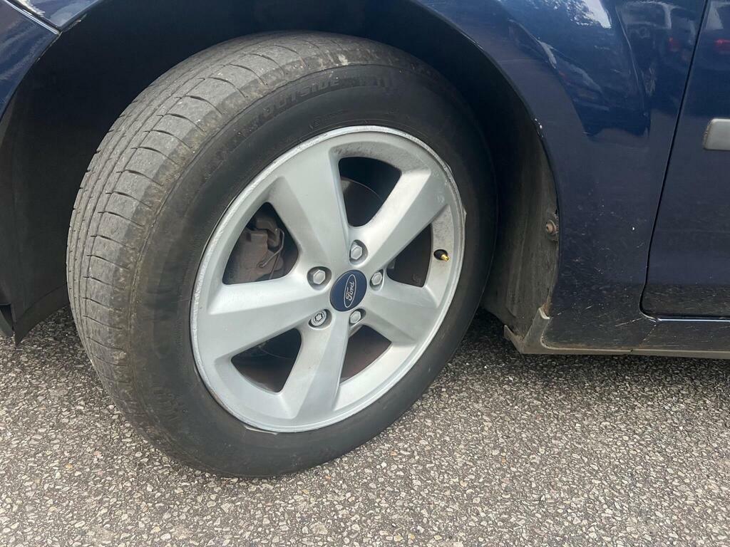Ford Focus Zetec Climate 16V 5-Door Silver #27