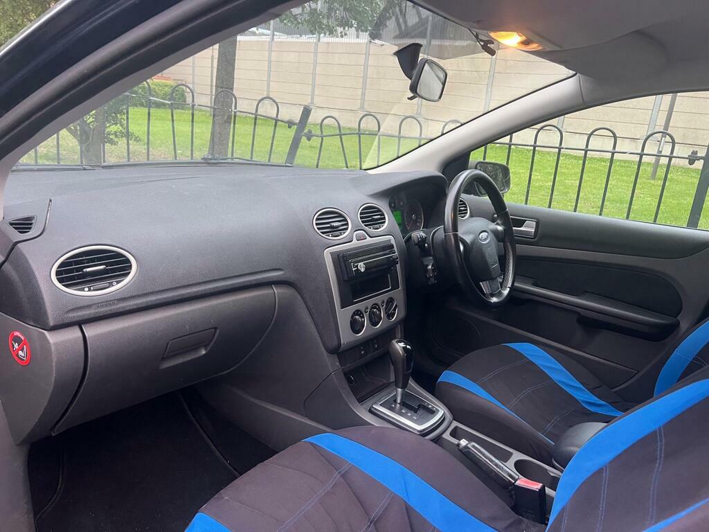 Ford Focus Zetec Climate 16V 5-Door Silver #13