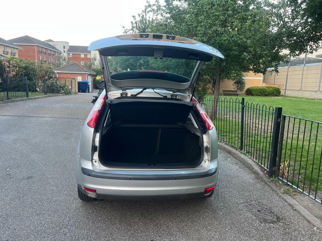 Ford Focus Hatchback 1.6 LX 200707 Red #24
