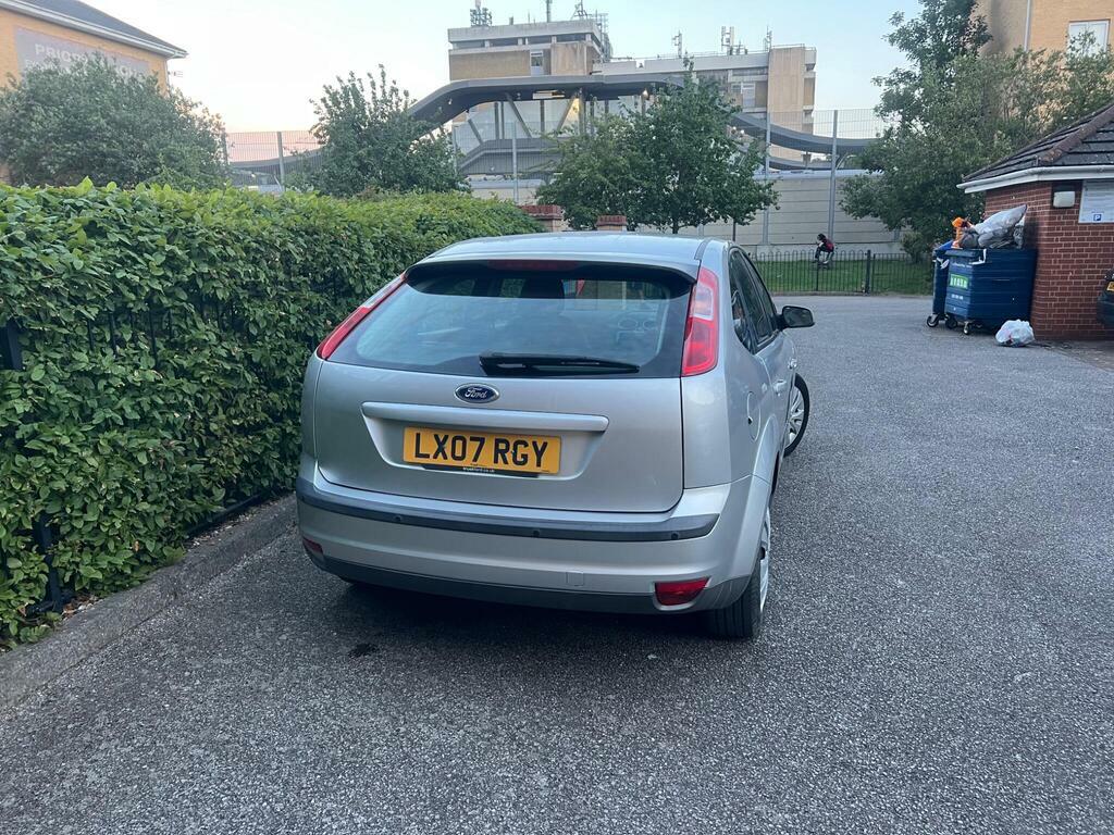 Ford Focus Hatchback 1.6 LX 200707 Red #56