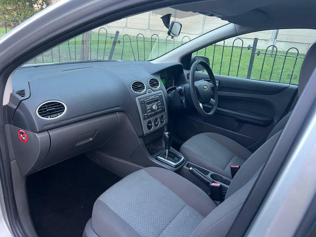 Ford Focus Hatchback 1.6 LX 200707 Red #15