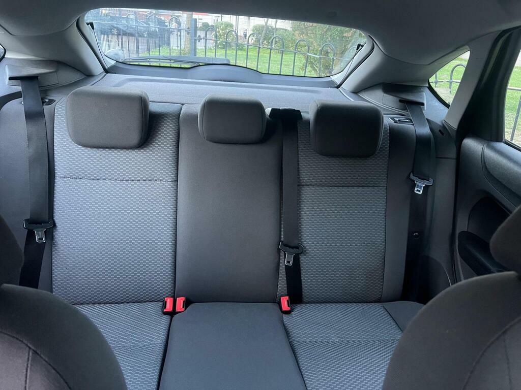 Ford Focus Hatchback 1.6 LX 200707 Red #30