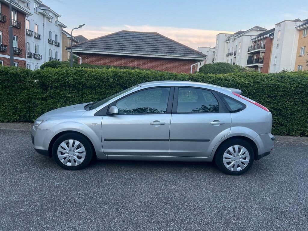 Ford Focus Hatchback 1.6 LX 200707 Red #44