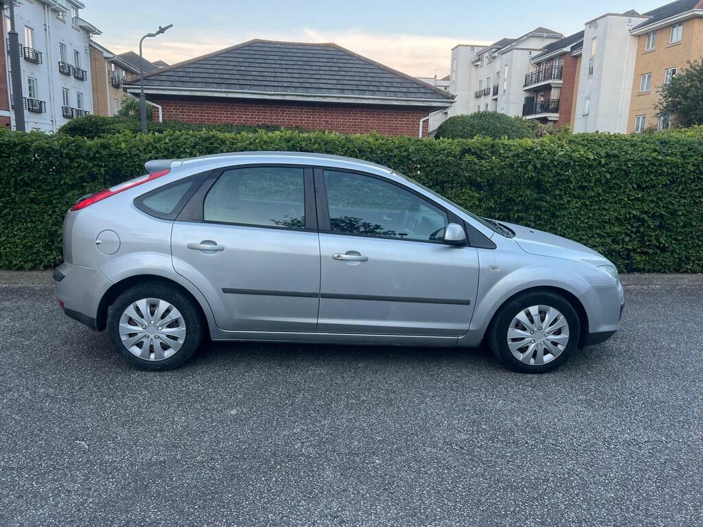 Ford Focus Hatchback 1.6 LX 200707 Red #43