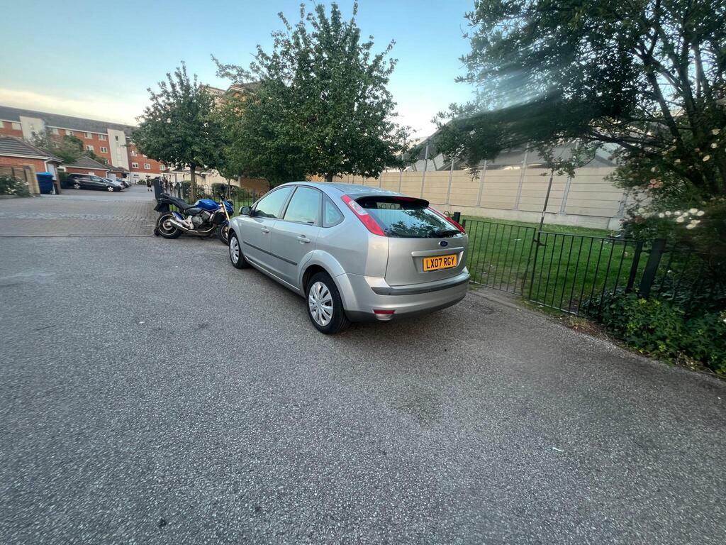 Ford Focus Hatchback 1.6 LX 200707 Red #9
