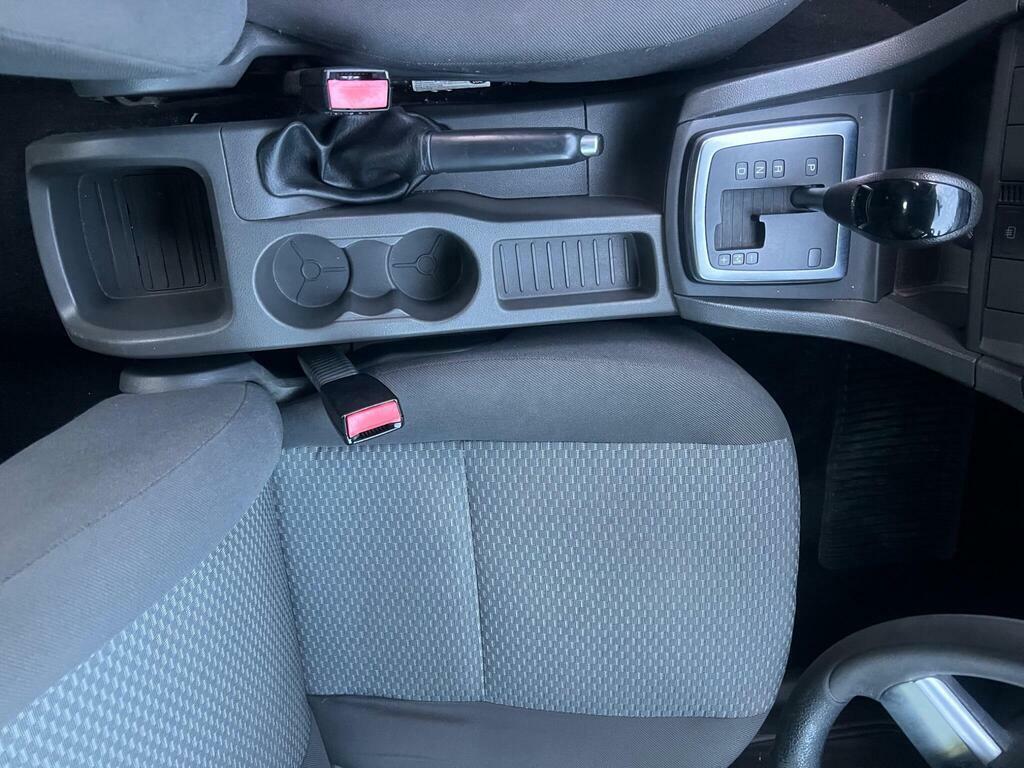 Ford Focus Hatchback 1.6 LX 200707 Red #29