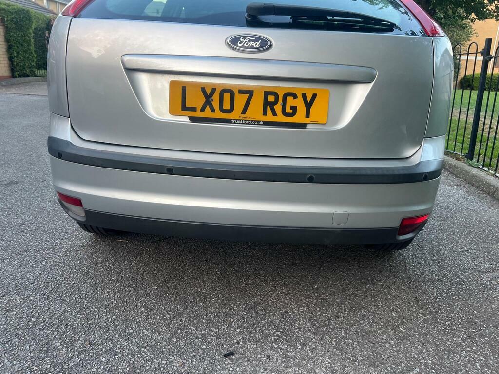 Ford Focus Hatchback 1.6 LX 200707 Red #28
