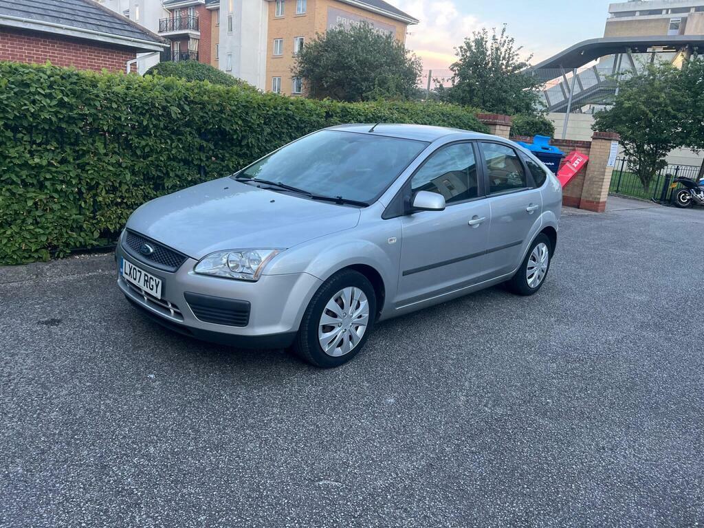 Ford Focus Hatchback 1.6 LX 200707 Red #40