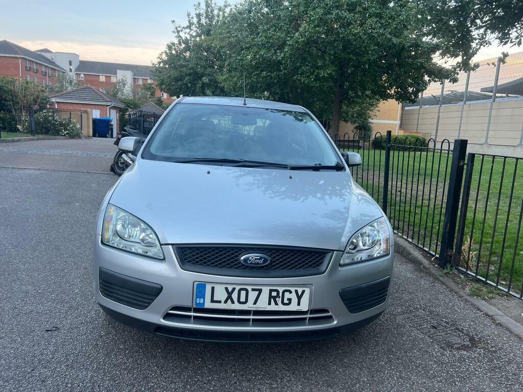 Ford Focus Hatchback 1.6 LX 200707 Red #5