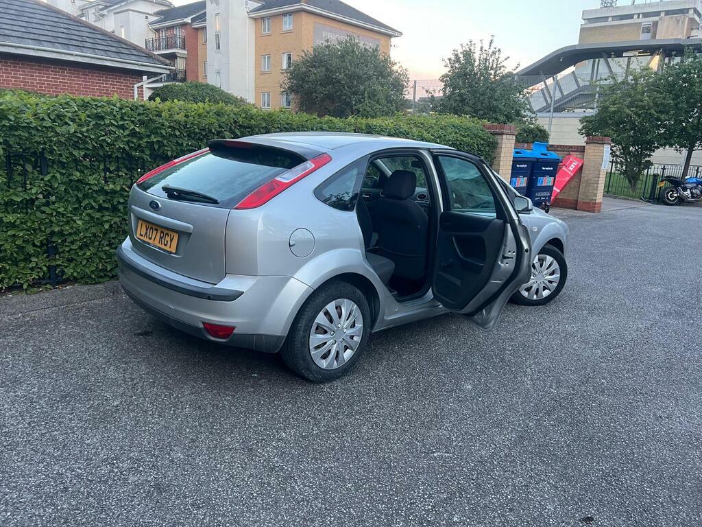 Ford Focus Hatchback 1.6 LX 200707 Red #63