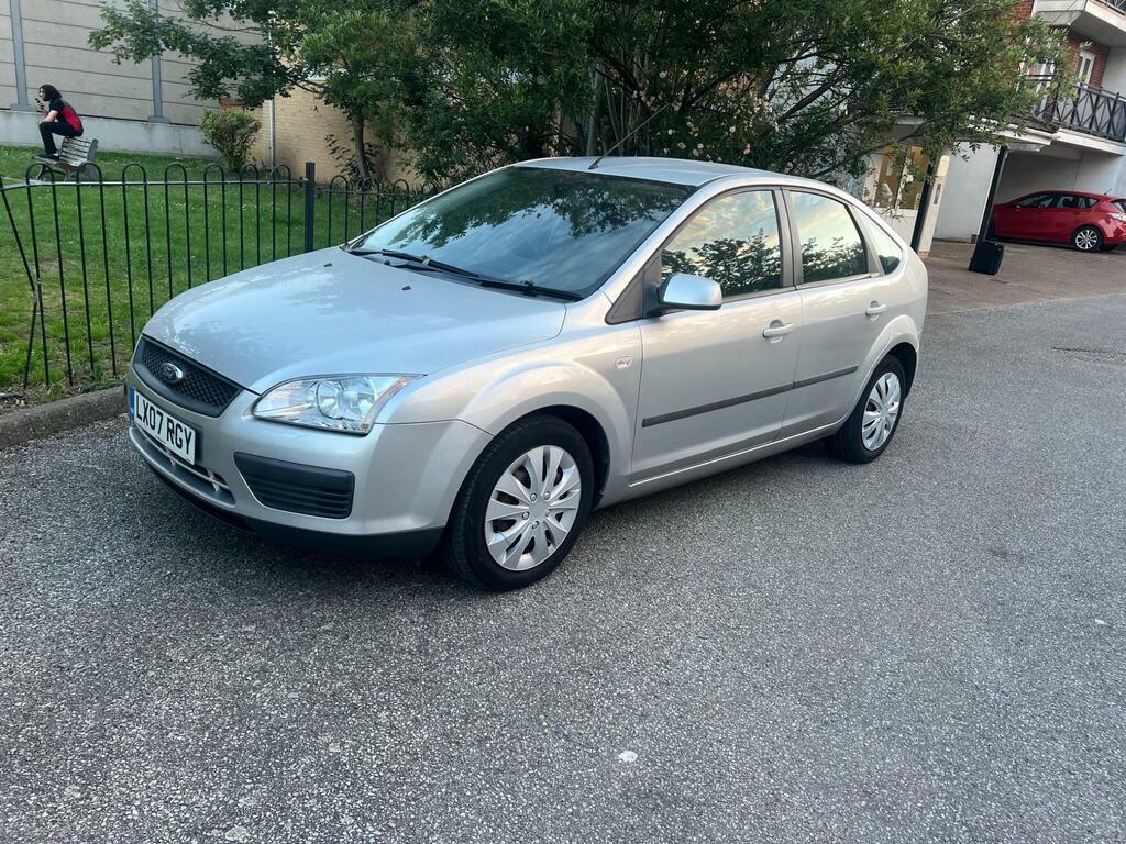 Ford Focus Hatchback 1.6 LX 200707 Red #2