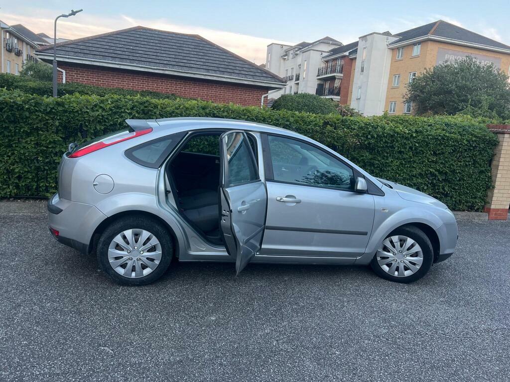 Ford Focus Hatchback 1.6 LX 200707 Red #61