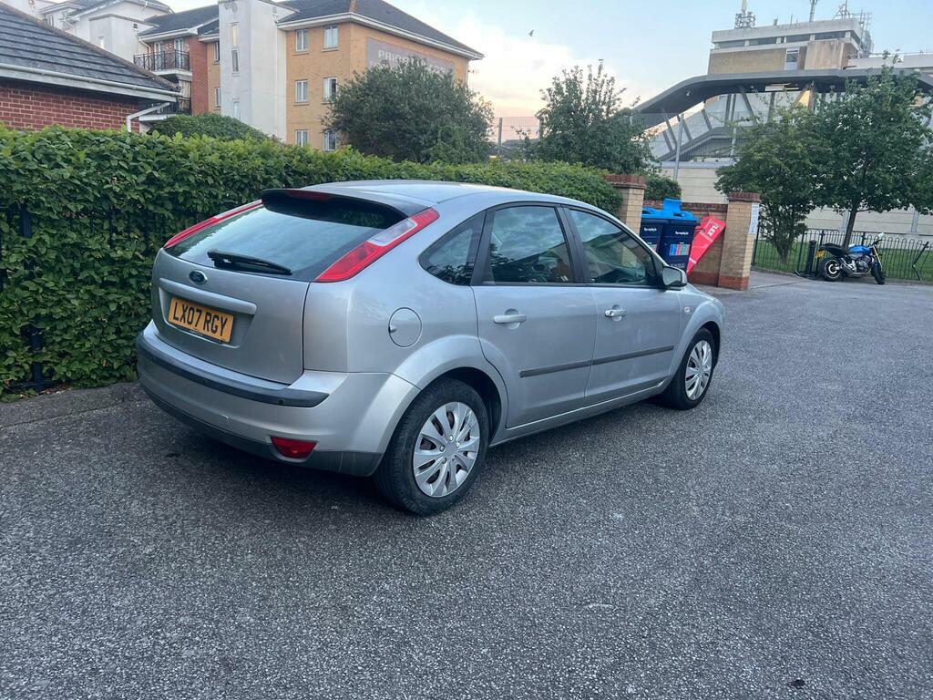 Ford Focus Hatchback 1.6 LX 200707 Red #41