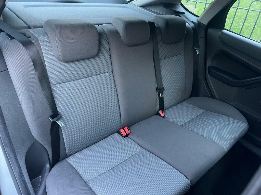 Ford Focus Hatchback 1.6 LX 200707 Red #18