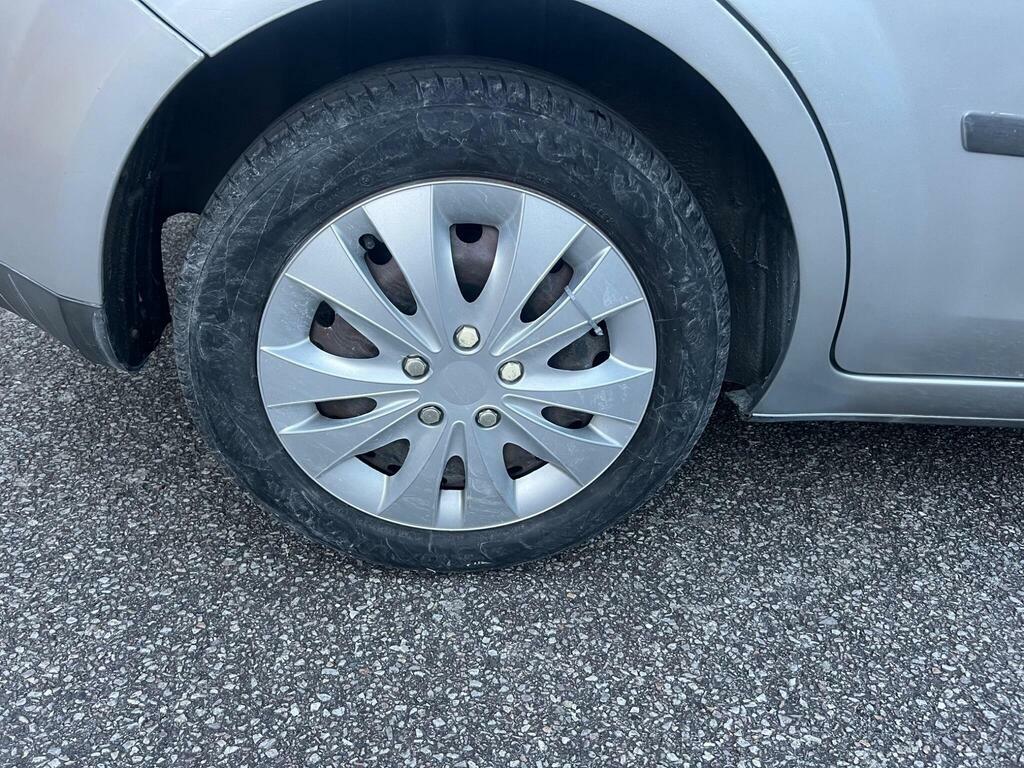 Ford Focus Hatchback 1.6 LX 200707 Red #35