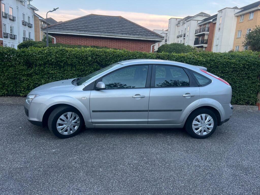 Ford Focus Hatchback 1.6 LX 200707 Red #54