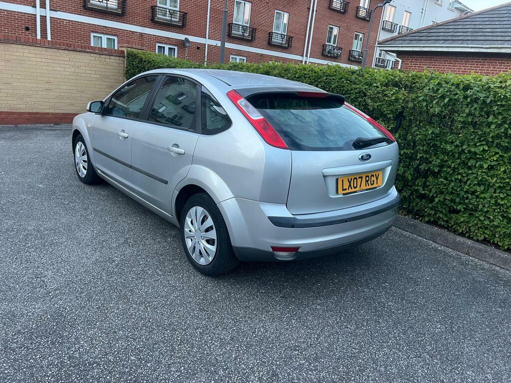 Ford Focus Hatchback 1.6 LX 200707 Red #42
